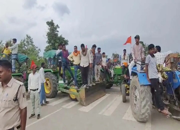 गन्ना किसानों का अनिश्चितकालीन आंदोलन शुरू, बकाया भुगतान समेत कई मांगों को लेकर धरने पर बैठे किसान