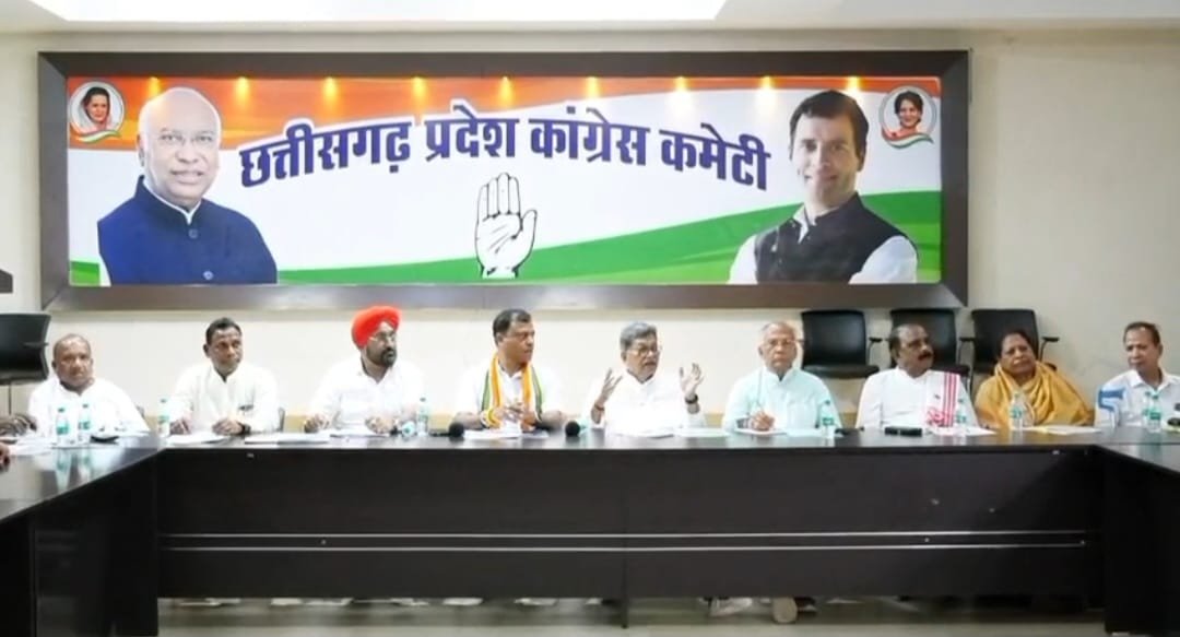 कांग्रेस के आदिवासी नेताओं की बैठक संपन्न 12 बिंदुओं का राजनैतिक प्रस्ताव पारित किया गया