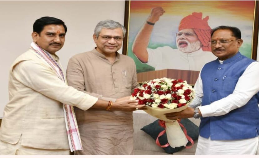 रेल मंत्री वैष्णव से मिले सीएम साय, कहा छत्तीसगढ़ के संतुलित और समावेशी विकास का मजबूत आधार बनेगा रेल नेटवर्क का विस्तार