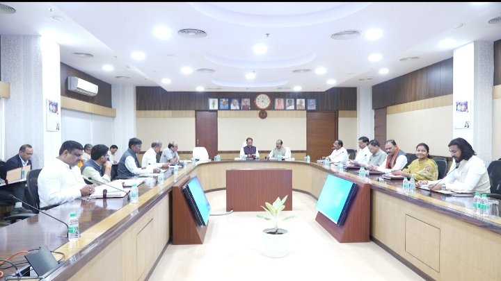 CM साय की अध्यक्षता में आज कैबिनेट की बैठक, मुख्यमंत्री आज 2 विभागों की लेंगे समीक्षा बैठक