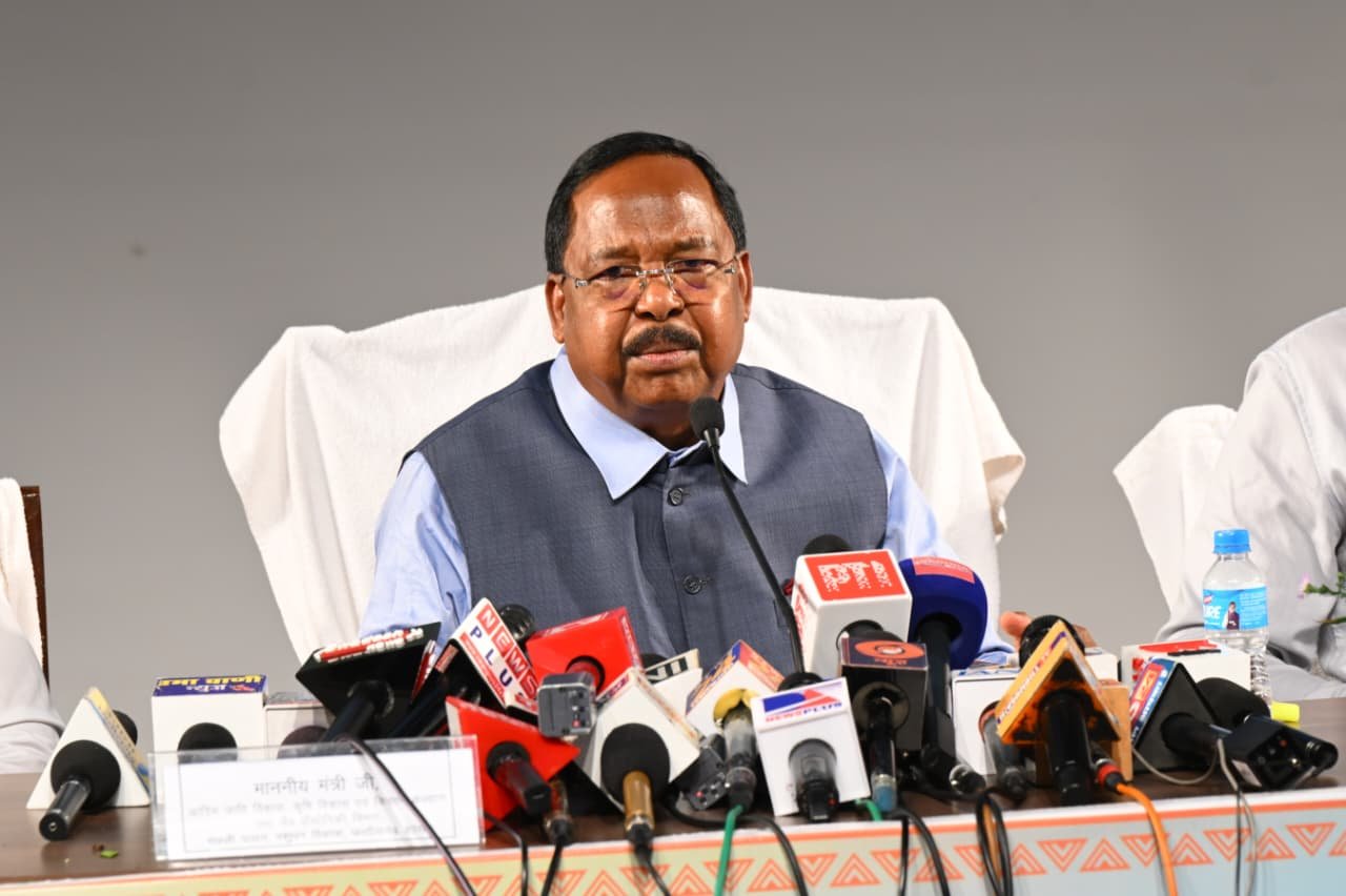 छत्तीसगढ़ में किसानों के लिए खाद-बीज की भरपूर उपलब्धता, आधुनिक खेती और योजनाओं से बढ़ रही समृद्धि