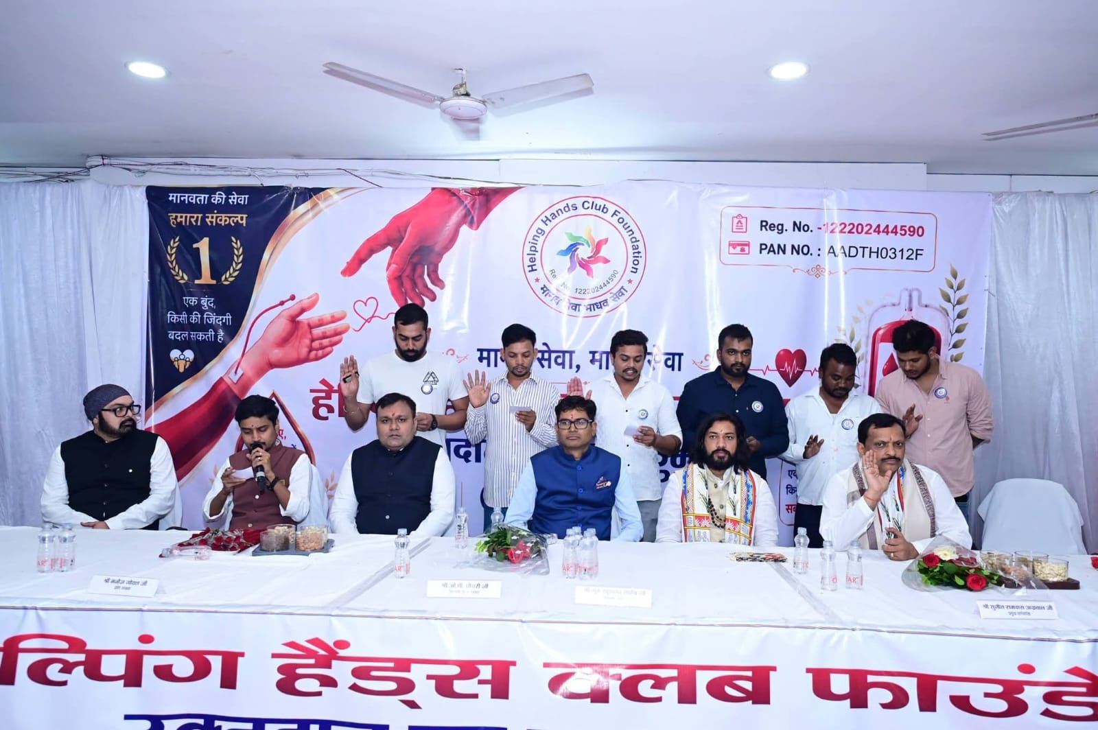 रायपुर में रक्तदान का महाकुंभ में शामिल हुए केंद्रीय राज्य मंत्री तोखन साहू वित्त मंत्री ओपी चौधरी कैबिनेट मंत्री गुरु खुशवंत साहेब सही कई विधायक एवं सांसद