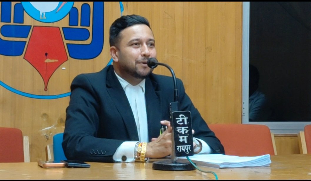 छत्तीसगढ़ की जनता की बड़ी जीत: अधिवक्ता अंजिनेश अंजय शुक्ला की लड़ाई लाई रंग, अंबुजा मॉल सहित प्रदेश के समस्त मॉल्स में पार्किंग हुई निशुल्क।